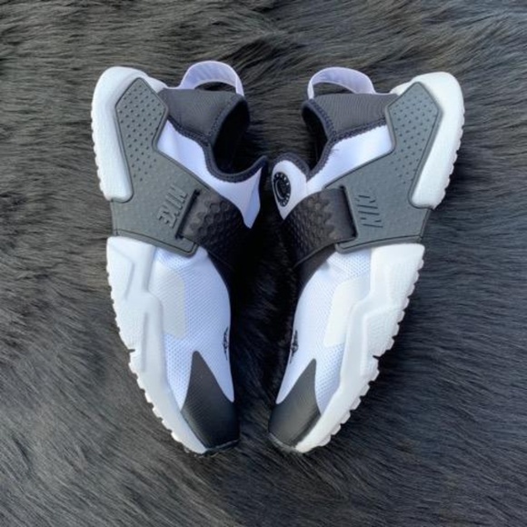 Nike Shoes - Nike Huarache Extreme